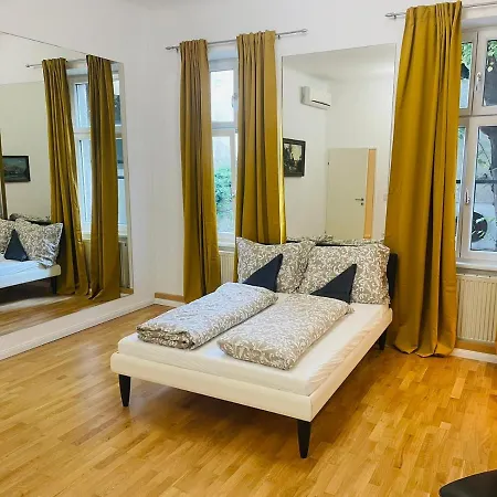 Direct City Center-Privat Rooms-5 Minutes Mariahilferstrasse Wenen Buitenkant foto