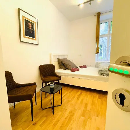 Direct City Center-Privat Rooms-5 Minutes Mariahilferstrasse Wenen Buitenkant foto