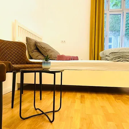 Direct City Center-Privat Rooms-5 Minutes Mariahilferstrasse Wenen Buitenkant foto